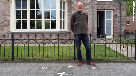 Although most of Julien Leemans & # 39; the house is in the Netherlands, its front door is in Belgium.