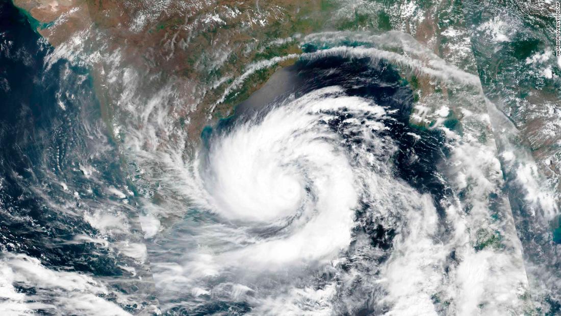 Live updates: Cyclone Amphan bears millions of people in India and Bangladesh

