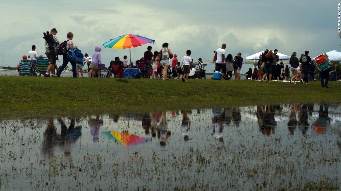 People who gathered to launch SpaceX's launch on Wednesday leave Marina Park in Titusville, Florida after it has been washed.