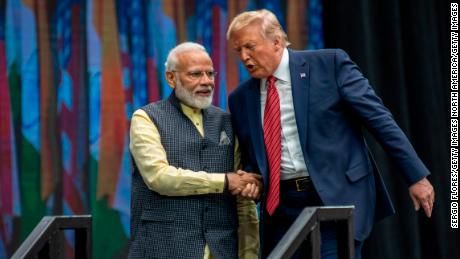 Modi models a strong seizure of power while Trump visits India
