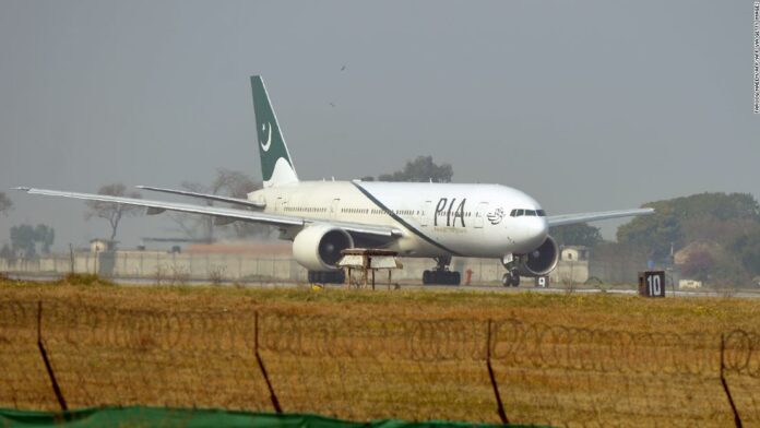 Almost 1 in 3 pilots in Pakistan have fake licenses, aviation minister says