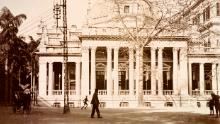 An HSBC office pictured in Hong Kong, circa 1903. The facility was built in 1886 with a portico and octagonal dome.