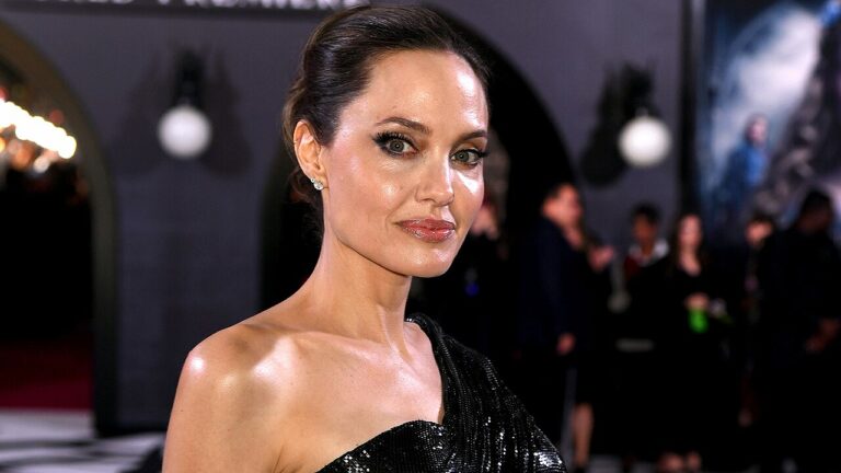 Angelina Jolie claims she’s savoring the ‘chaos’ of a comprehensive house all through the coronavirus quarantine