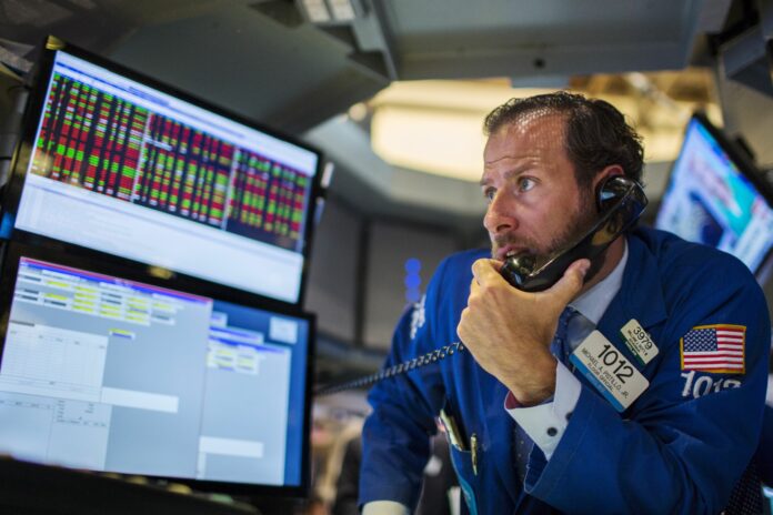 A trader works on the floor of the New York Stock Exchange shortly after the opening bell in New York, August 18, 2015. The Commerce Department report on Tuesday added to solid payrolls, retail sales and industrial output data in suggesting the economy got off to a strong start in the third quarter. The steady flow of upbeat economic reports has bolstered views that the Federal Reserve will raise interest rates in September. REUTERS/Lucas Jackson TPX IMAGES OF THE DAY 