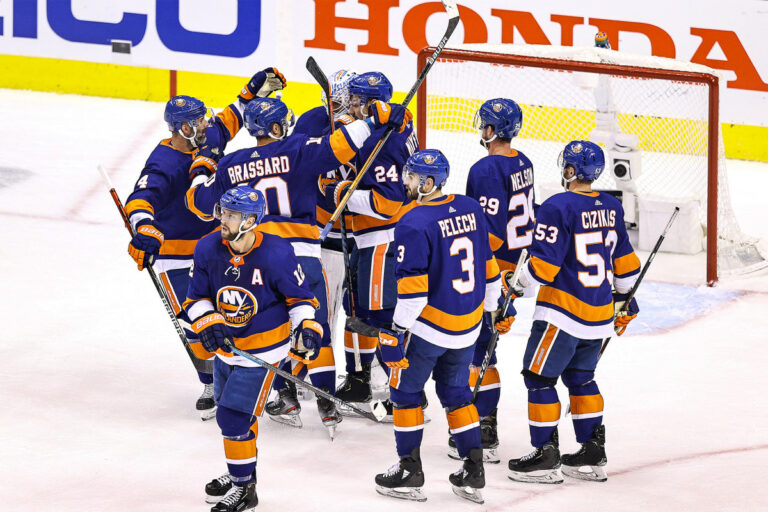 Islanders just take commanding series lead over Flyers