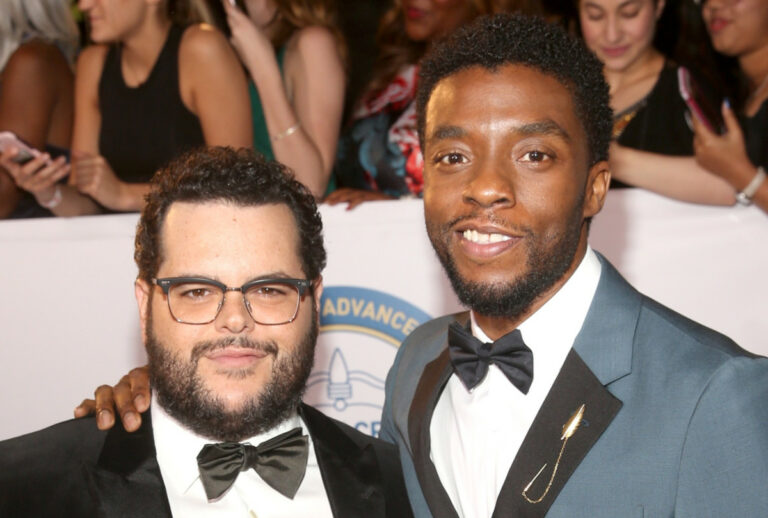 Josh Gad shares closing textual content concept despatched from late co-star Chadwick Boseman