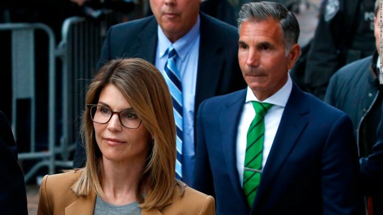 Prosecutors ask for Lori Loughlin get 2 months in jail and Mossimo Giannulli get 5 months