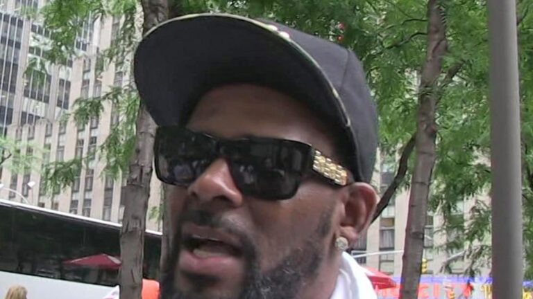 R. Kelly Allegedly Attacked by Inmate Inside Chicago Jail