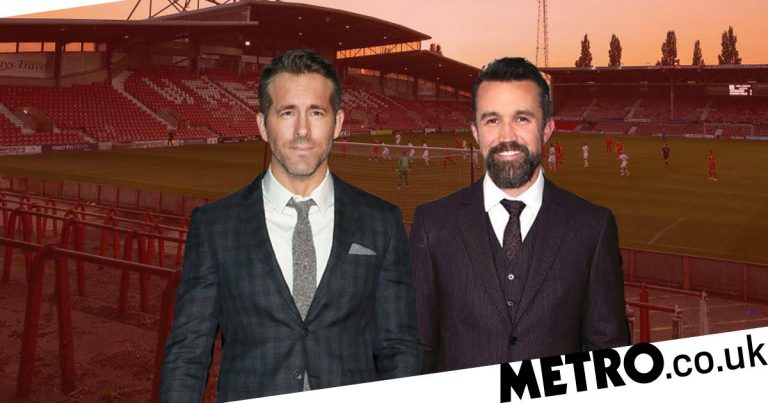 Ryan Reynolds and Rob McLennan negotiate to buy Rexham AFC