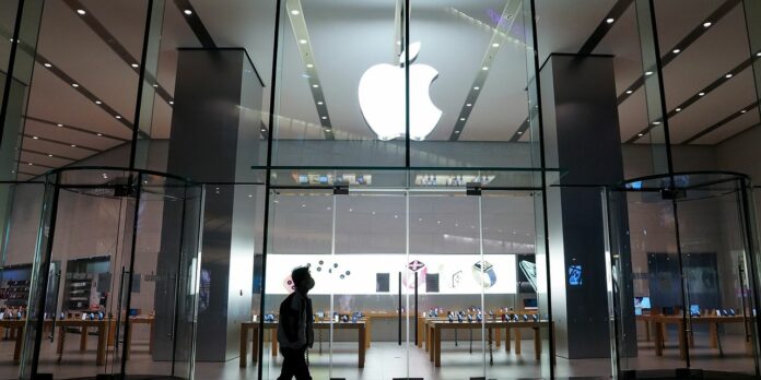 Apple Pal lost બજાર 180 billion in market value on Thursday

