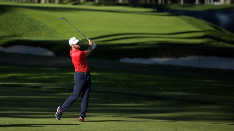 Matthew Wolfe (65), Bryson de Chamboyu enter the final round of the US Open with 2 shots