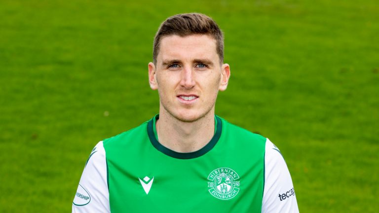 Paul Henlo has been called up to the Scotland squad for the Nations League match against the Czech Republic.