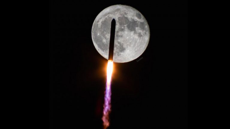 Capture a rocket flying over the moon, the first in decades