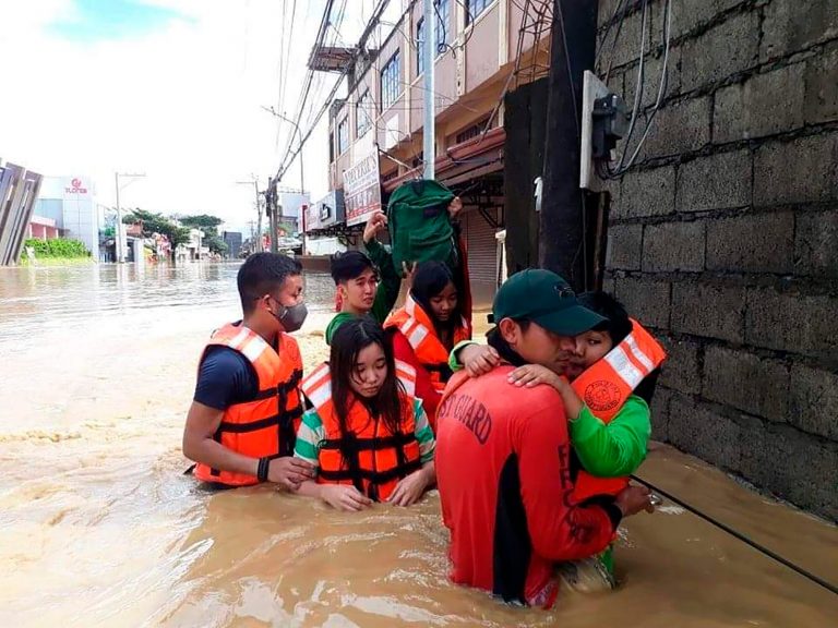 53 killed in Philippines Vietnam bracket for typhoon curve