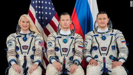 NASA astronaut, Russian cosmonauts will land on the space station