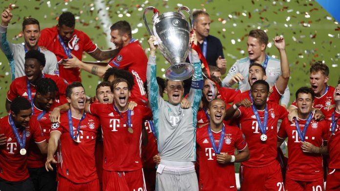 Manuel Neuer lifts the Champions League trophy for Bayern Munich