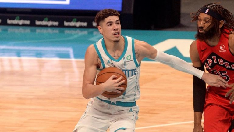 Clock: Lamelo blinks as he passes the preseason opener with the Hornets despite the shooting struggle