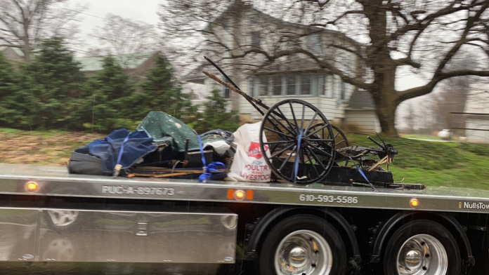 Three children were killed in a horse and buggy, the truck crashed

