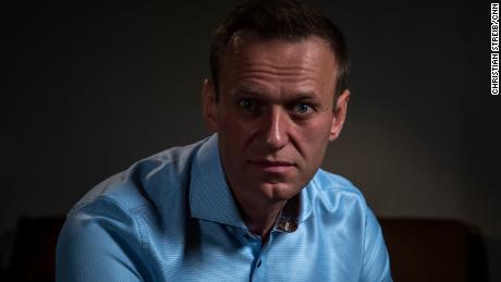The CNN-Bellingcat investigation identifies Russian experts who put Putin's name behind him before poisoning Alexis Navalny. 