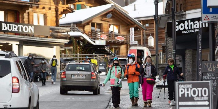 200 Britons migrate to Ski Resort: “We can’t blame them”