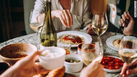 How to (safely) meet and eat with friends this winter, mask-free