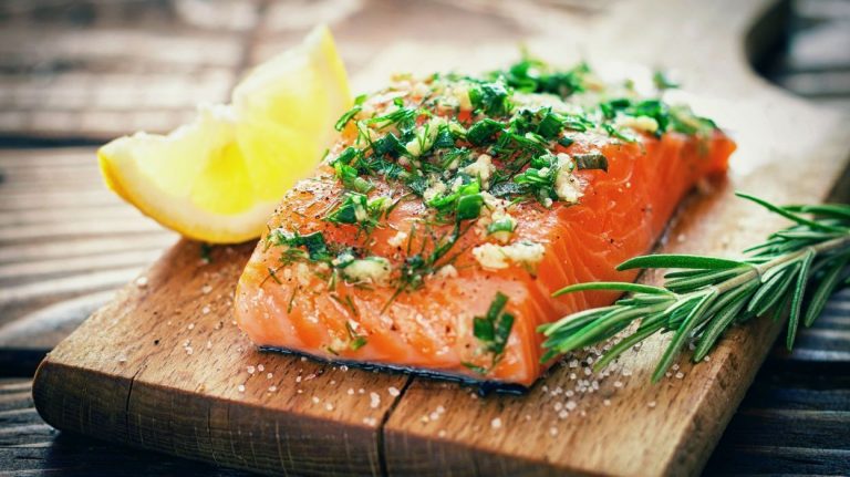 Salmon in a salt crust or gravlax … Let’s dare salmon in many ways!