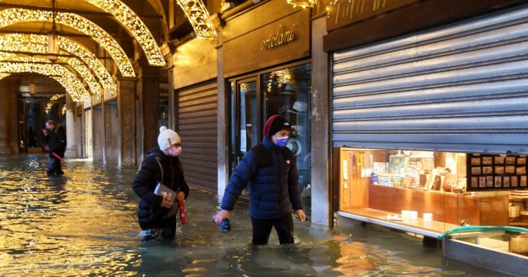 Venice flooded as new $ 8 billion dam system failed to activate