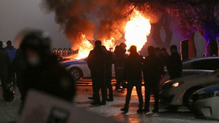 Despite the dismissal of the government.. Renewed clashes between protesters and security forces in Kazakhstan