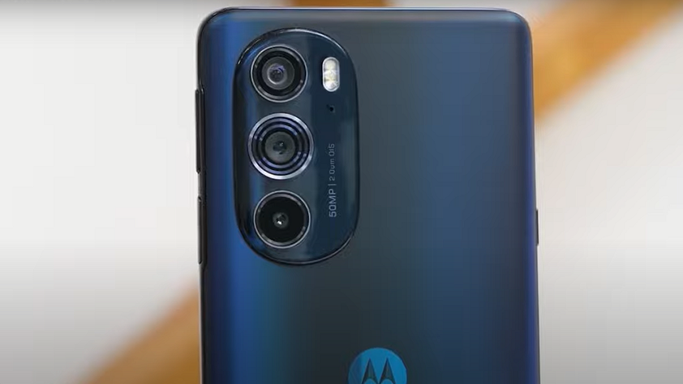 Motorola challenges Apple and Samsung with phones with great cameras and technologies