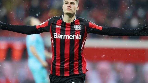 Bundesliga - Goal scorer Schick wants to stay with Leverkusen

