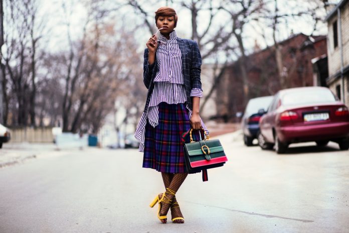 How to Wear a Hot Plaid Skirt at 20 or 50 With These 3 Simple Fashion Combinations

