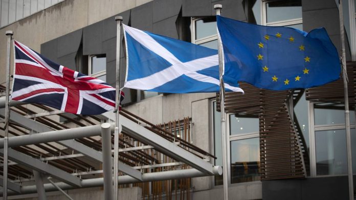 Scotland hoists the EU flag on government buildings

