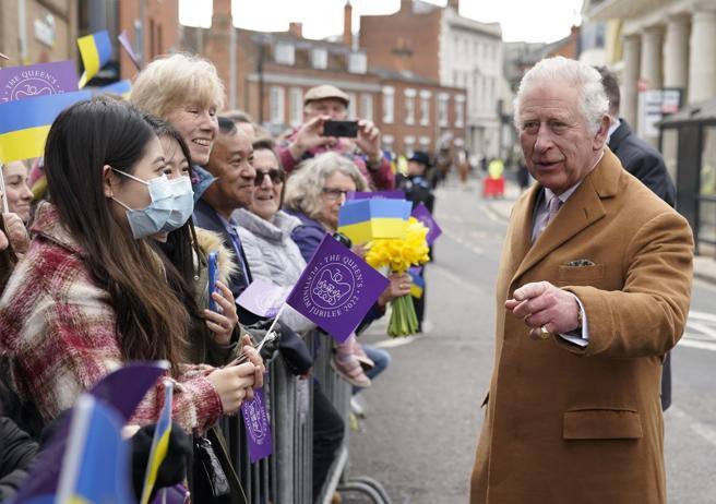 Thoughts of Prince Charles Welcome Refugees at Balmoral - Corriere.it

