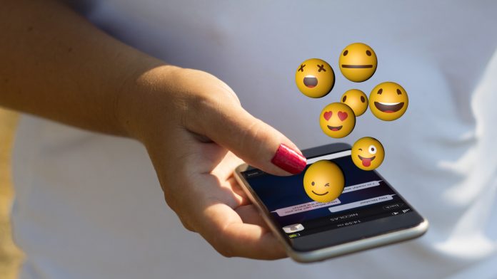 WhatsApp: Melting smiley, dashed face, eye to hand - this is what the new emoji mean

