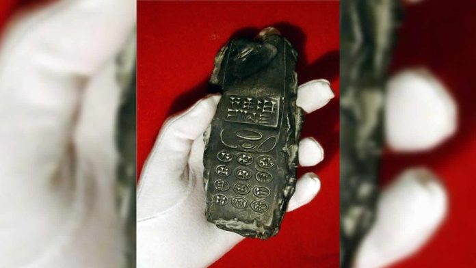 800 year old cell phone was 2012

