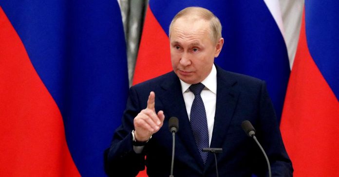 Vladimir Putin imposes new sanctions against European countries

