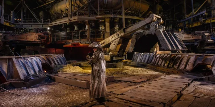 Un sidérurgiste travaillant à la maintenance de la centrale de Zaporijjia
