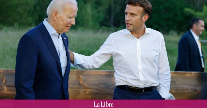 G7 summit: When Emmanuel Macron forgets the cameras and stops Joe Biden to talk to him about oil

