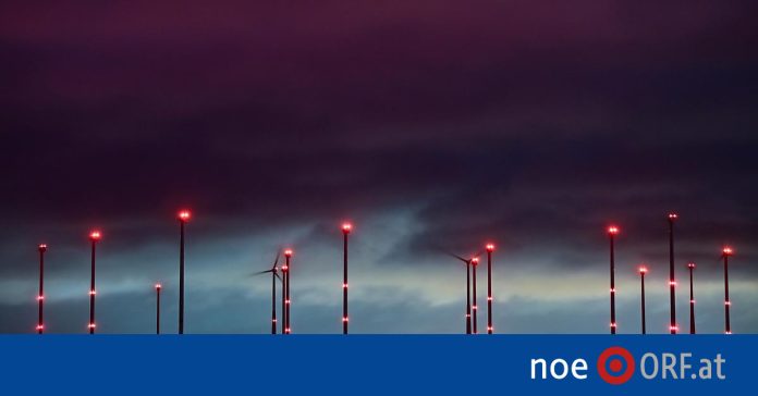 Demand: Turn off lights for more wind turbine approvals

