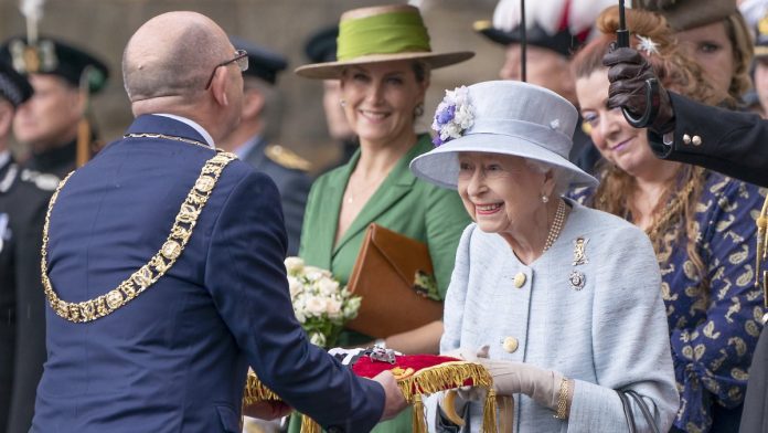End-of-life participation uncertain: Queen shines at ceremony in Scotland

