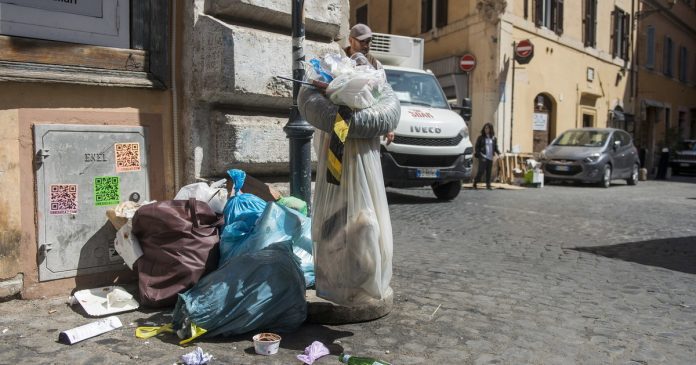  One in three people in Rome do not pay taxes.  Shortcoming?  dell'ama - time

