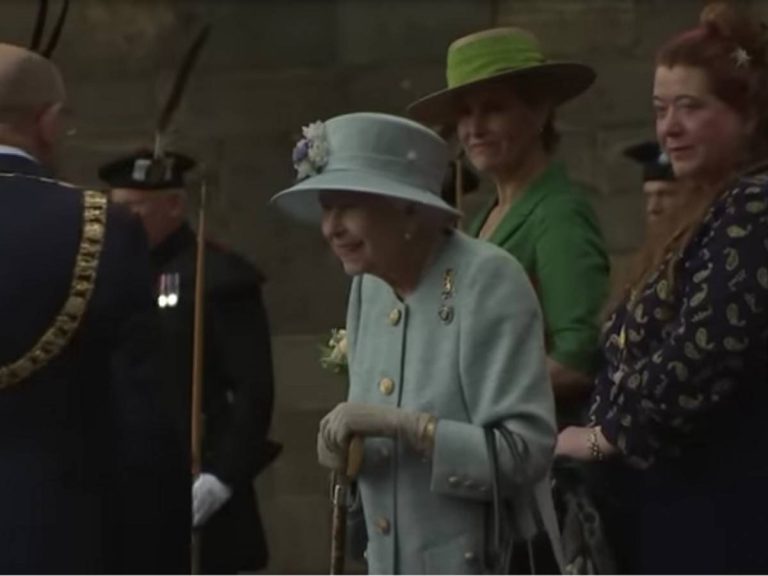 Queen Elizabeth arrives in Scotland for Royal Week