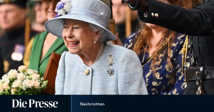 Queen in good spirits at traditional ceremony in Scotland

