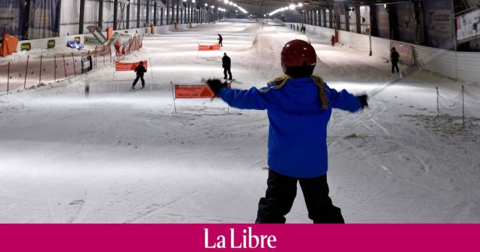 An artificial ski room in the middle of a heat wave is controversial in France: 