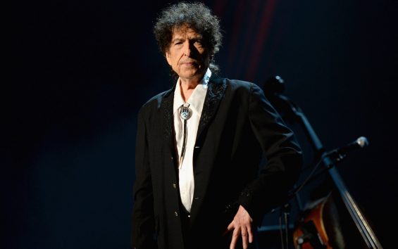 Bob Dylan back on tour after five years: Smartphone ban

