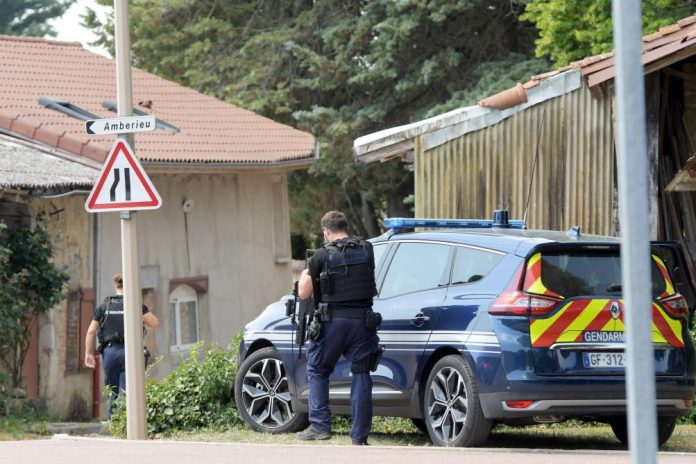 France: Gendarmerie shot and killed a man after killing five people, including three children


