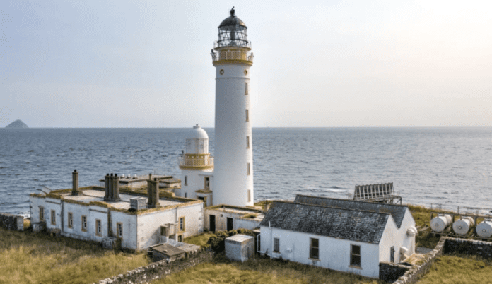  With lighthouse: Scottish island €440,000 .  for sale in

