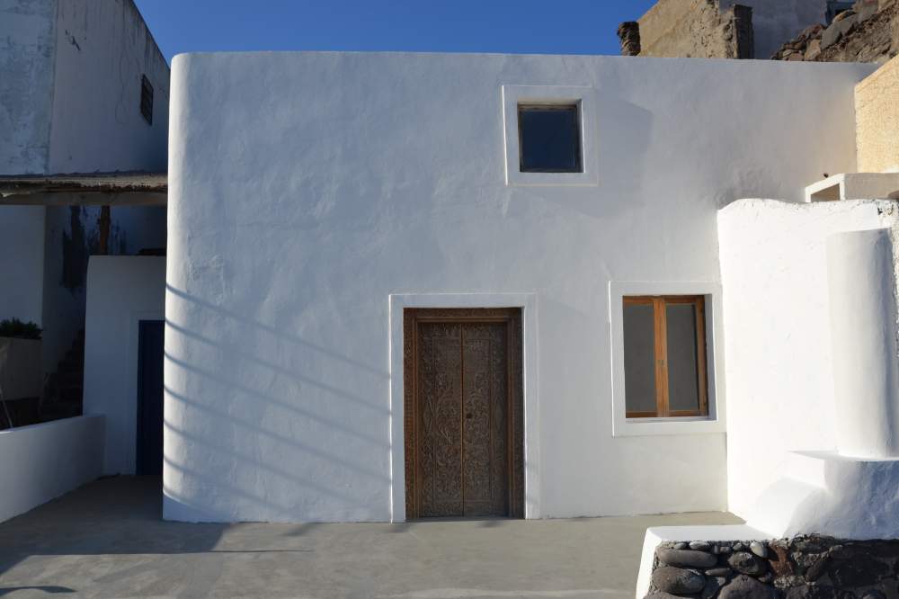 The exterior of Studio Cassoli on the island of Filikudi (m)