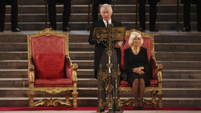  Speech at Westminster Hall: Charles III.  wants to follow the queen's example

