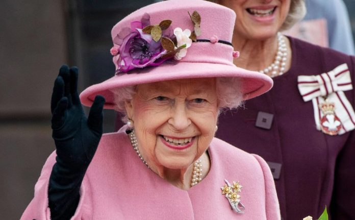  England in mourning: Queen Elizabeth passed away at the age of 96.  son carlo the new king

